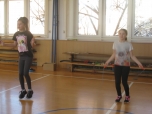 5. B leden - Přeskok přes švihadlo