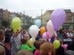 VYPUŠTĚNÍ BALÓNKU- OSLAVA 85. VÝROČÍ ŠKOLY