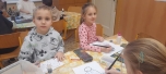 Výroba zimních čepic a rukavic ll. oddělení