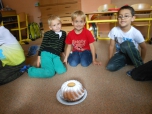 Fota z DS v Michli: http://www.mezi-nami.cz/projekt/zs-mendiku-a-ds-michle/