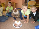 Fota z DS v Michli: http://www.mezi-nami.cz/projekt/zs-mendiku-a-ds-michle/