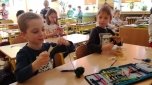 Hodina pracovních činností - vyrábíme ptáčka