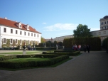 SENÁT ČR A VALDŠTEJNSKÁ ZAHRADA, CHRÁM SV. MIKULÁŠE